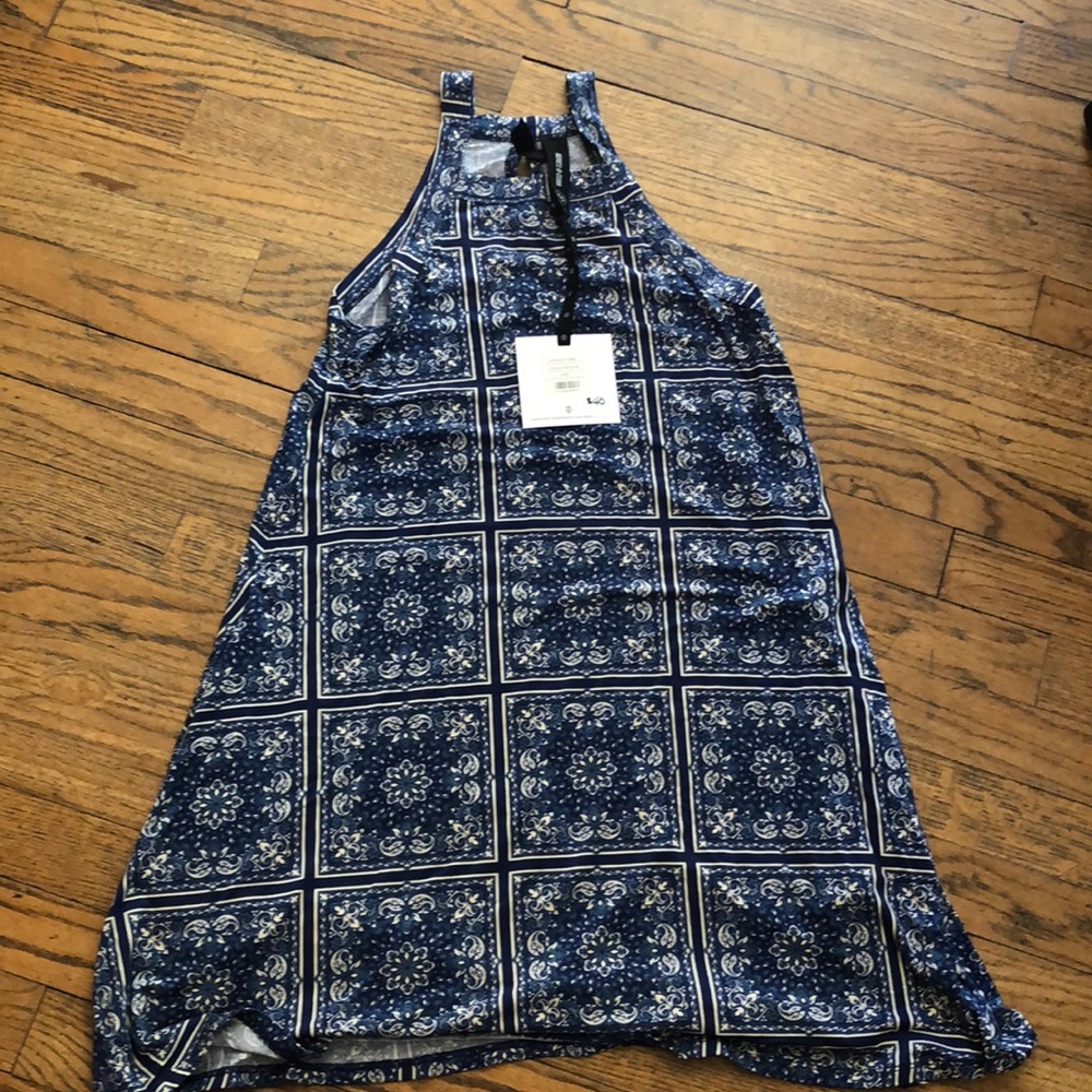 New woman’s dress or shirt size XXS cute summer